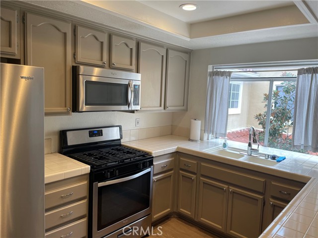 Detail Gallery Image 5 of 21 For 2374 Paseo Circulo, Tustin,  CA 92782 - 2 Beds | 2 Baths
