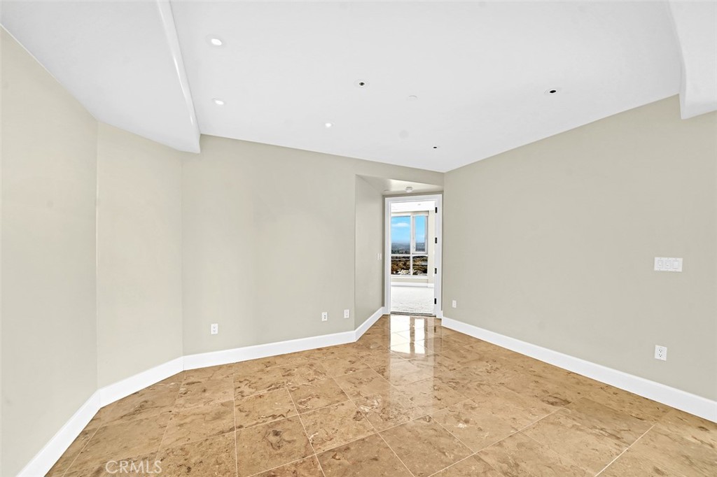 MLS #OC25280350 image #16