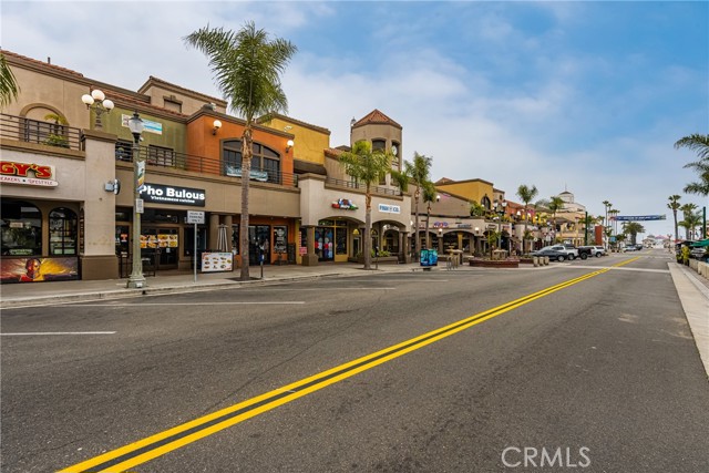 200 Main, Huntington Beach CA: https://media.crmls.org/medias/60e5d9b4-dab4-4681-a8b8-3d208b95ee23.jpg