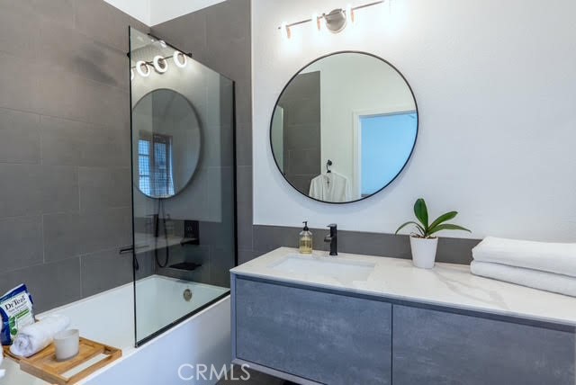 Detail Gallery Image 14 of 20 For 240 S Broadway #4,  Redondo Beach,  CA 90277 - 2 Beds | 2/1 Baths