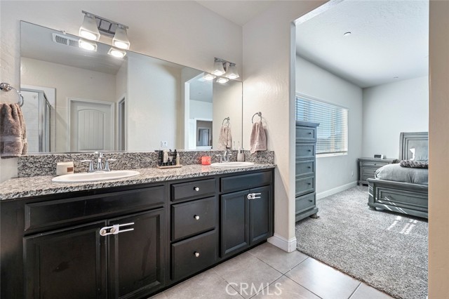 Detail Gallery Image 16 of 27 For 6883 E Robinson, Fresno,  CA 93727 - 4 Beds | 3 Baths