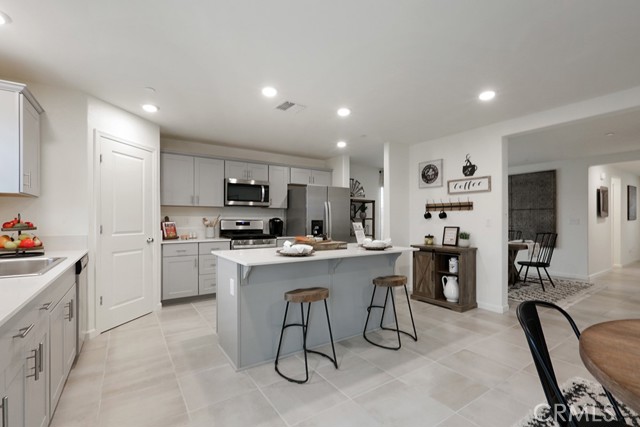 Detail Gallery Image 3 of 27 For 4759 Jema Way #10 B1,  Merced,  CA 95348 - 5 Beds | 3 Baths