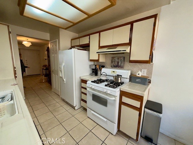 Detail Gallery Image 11 of 24 For 19400 Wyandotte #16,  Reseda,  CA 91335 - 3 Beds | 2 Baths