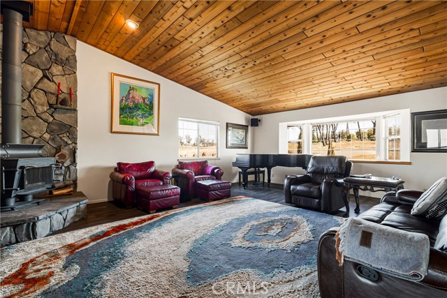 3070 Royal Meadow Lane, Paradise CA: https://media.crmls.org/medias/60e7d8e5-a6b7-4765-9232-0a0dd20846e3.jpg