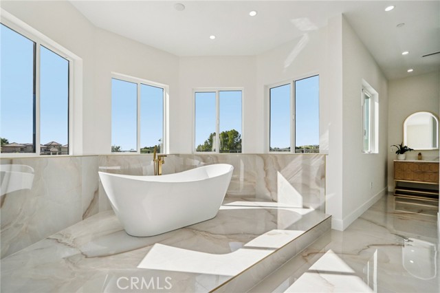 Detail Gallery Image 36 of 75 For 10511 Mary Bell Ave, Shadow Hills,  CA 91040 - 5 Beds | 5/1 Baths