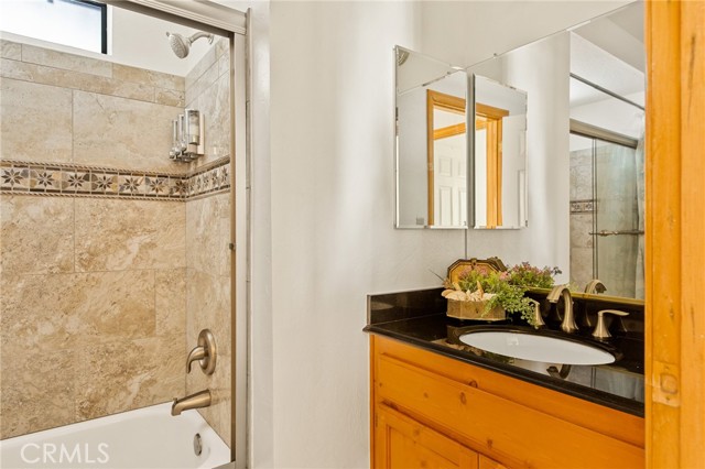 Detail Gallery Image 18 of 34 For 30969 Summit Dr, Running Springs,  CA 92382 - 4 Beds | 2/1 Baths