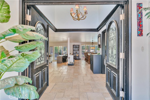Detail Gallery Image 5 of 44 For 5067 Arundel Drive, Woodland Hills,  CA 91364 - 5 Beds | 4/1 Baths