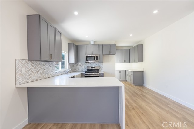 Detail Gallery Image 7 of 28 For 2131 N Pepper, Burbank,  CA 91505 - 2 Beds | 1/1 Baths