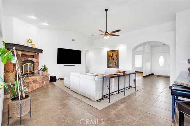 Detail Gallery Image 22 of 75 For 13724 Yuma Rd, Apple Valley,  CA 92307 - 5 Beds | 2/1 Baths