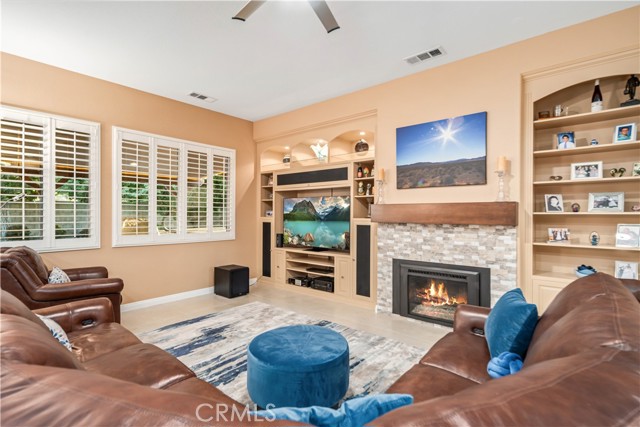 41703 Firenze Street, Lancaster CA: https://media.crmls.org/medias/60eb66fa-fa87-4399-b342-79486cc1d313.jpg