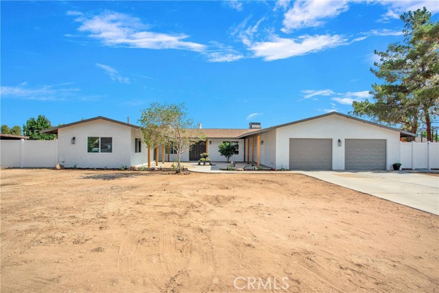 Detail Gallery Image 1 of 31 For 20357 Shoshonee Rd, Apple Valley,  CA 92307 - 3 Beds | 2 Baths