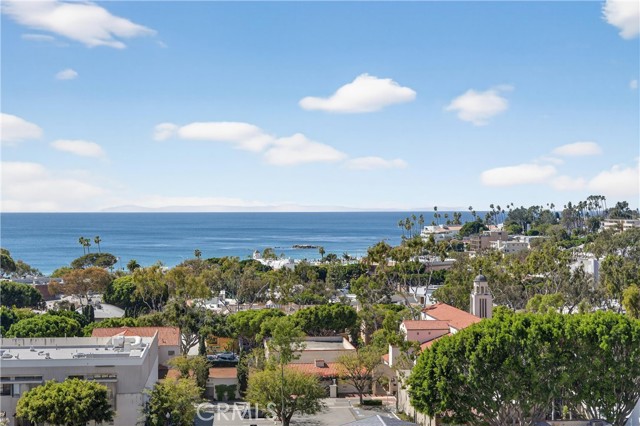 Detail Gallery Image 31 of 74 For 405 Blumont St, Laguna Beach,  CA 92651 - 5 Beds | 6/1 Baths