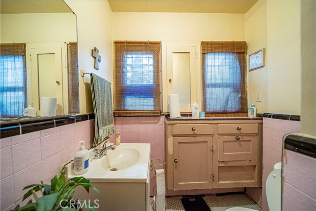 Detail Gallery Image 27 of 37 For 2353 Lucerne Ave, Los Angeles,  CA 90016 - 2 Beds | 1 Baths