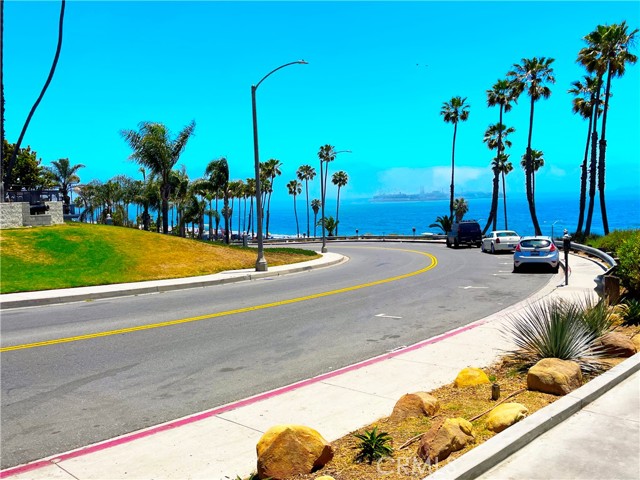 645 Chestnut Avenue, Long Beach CA: https://media.crmls.org/medias/60ecea3e-9c0c-4857-a1ce-694c56b68c05.jpg