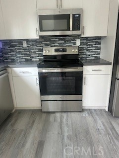 Detail Gallery Image 8 of 31 For 6506 N. White Oak Ave, Van Nuys,  CA 91406 - 3 Beds | 2/1 Baths