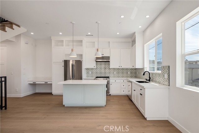2100 Carnegie Lane, Redondo Beach CA: https://media.crmls.org/medias/60ee35ea-dfa9-4619-a0e0-868e8b7a2f2d.jpg