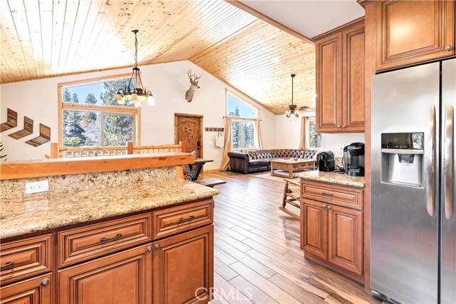 43485 Colusa Drive, Big Bear Lake CA: https://media.crmls.org/medias/60eea255-6d58-4eba-88eb-f4ea0fce1992.jpg