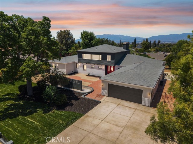220 W Highland Avenue, Redlands CA: https://media.crmls.org/medias/60eed769-0d13-4550-ba99-afbb9bb76a36.jpg