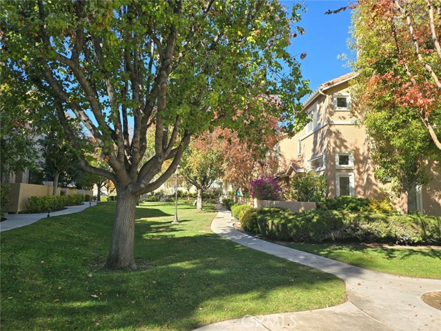 Detail Gallery Image 4 of 17 For 25709 Holiday Cir #E,  Stevenson Ranch,  CA 91381 - 3 Beds | 2/1 Baths