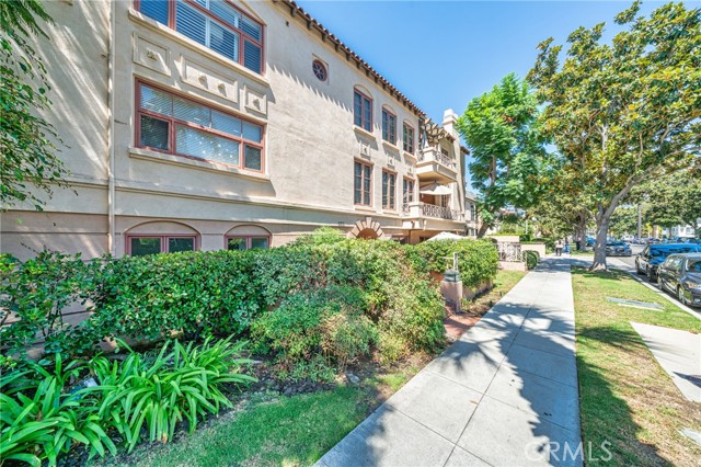 Detail Gallery Image 45 of 46 For 235 S Gale #102,  Beverly Hills,  CA 90211 - 2 Beds | 2 Baths