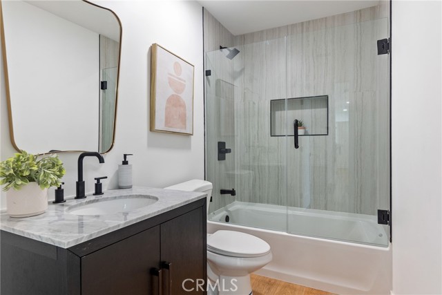 Detail Gallery Image 35 of 64 For 5166 Marmol Dr, Woodland Hills,  CA 91364 - 3 Beds | 3 Baths