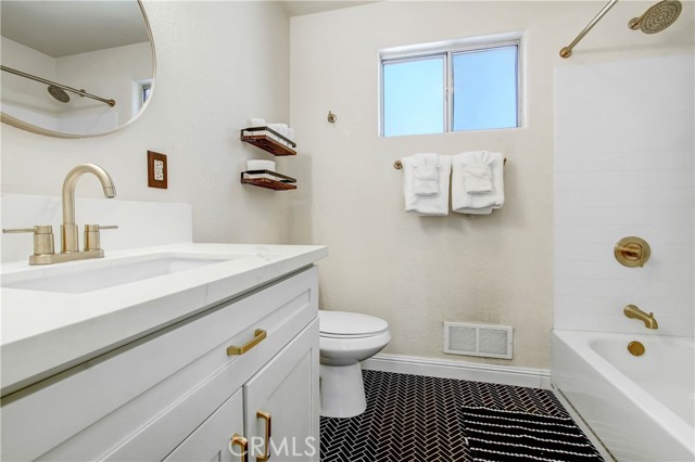 Detail Gallery Image 12 of 21 For 263 Victoria Ln, Sugarloaf,  CA 92386 - 3 Beds | 2 Baths