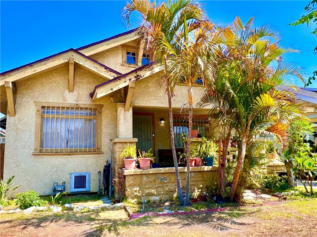 1323 W 41st Place