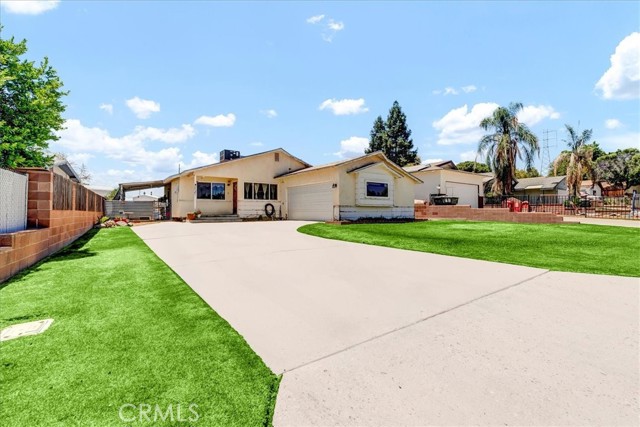4825 Putter Lane, Bakersfield CA: https://media.crmls.org/medias/60f32467-8258-46ed-8424-d547e3c7fe59.jpg