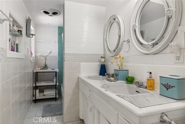 17600 Runnymede Street, Lake Balboa CA: https://media.crmls.org/medias/60f448e4-7ed7-42b9-b32d-3024e8a90bfa.jpg