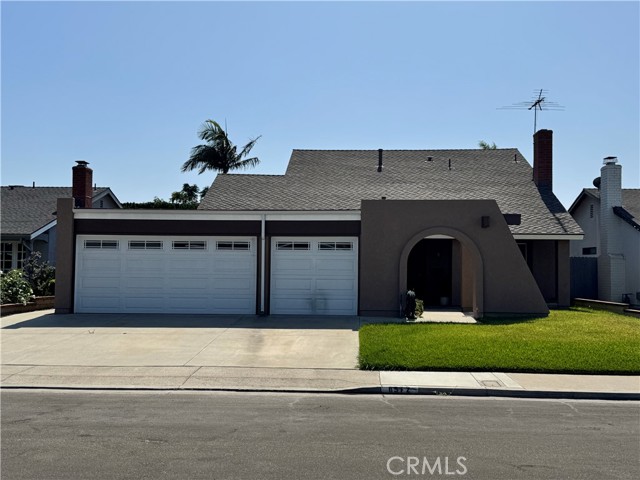 Detail Gallery Image 1 of 28 For 6572 Dohrn Cir, Huntington Beach,  CA 92647 - 5 Beds | 3 Baths