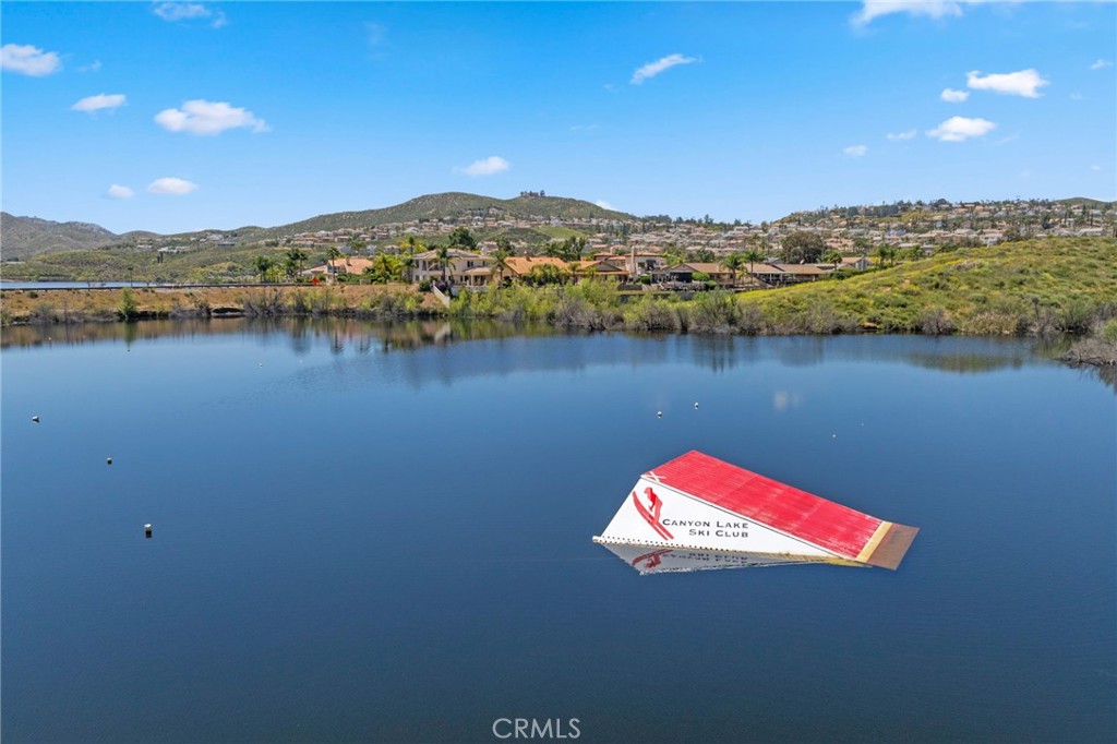 https://media.crmls.org/medias/60f5ec98-1138-49c9-866c-ee6a81638514.jpg?preset=X-Large