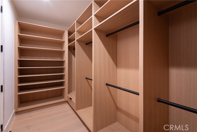Detail Gallery Image 24 of 39 For 4936 Strohm Ave, Toluca Lake,  CA 91601 - 6 Beds | 6/1 Baths