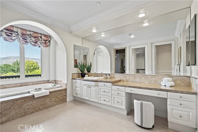 2535 Bronzewood Drive, Tustin CA: https://media.crmls.org/medias/60f7dbe3-b07f-4644-ade4-8888b9f8ea79.jpg