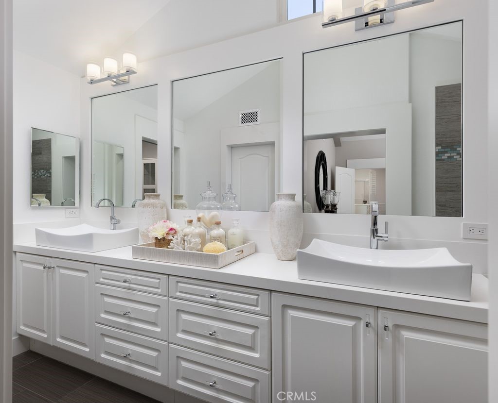 MLS #OC25193732 image #21