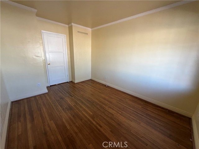 8360 Katherine Ave, Los Angeles, CA 91402 photo 12