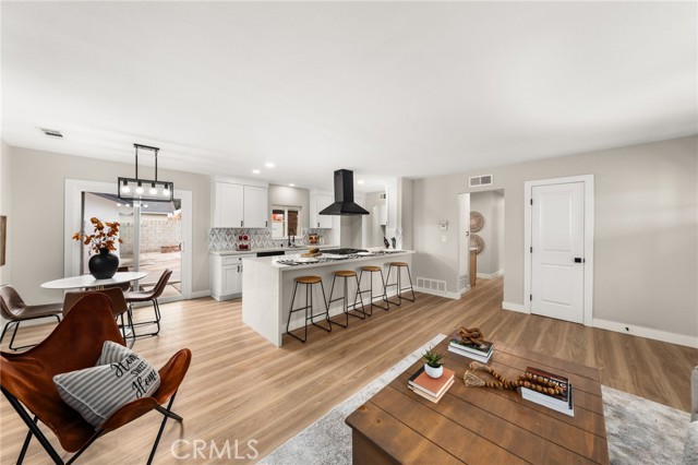 1905 Davis Street, Corona CA: https://media.crmls.org/medias/60f8c387-4834-4f85-be96-817865447d4d.jpg