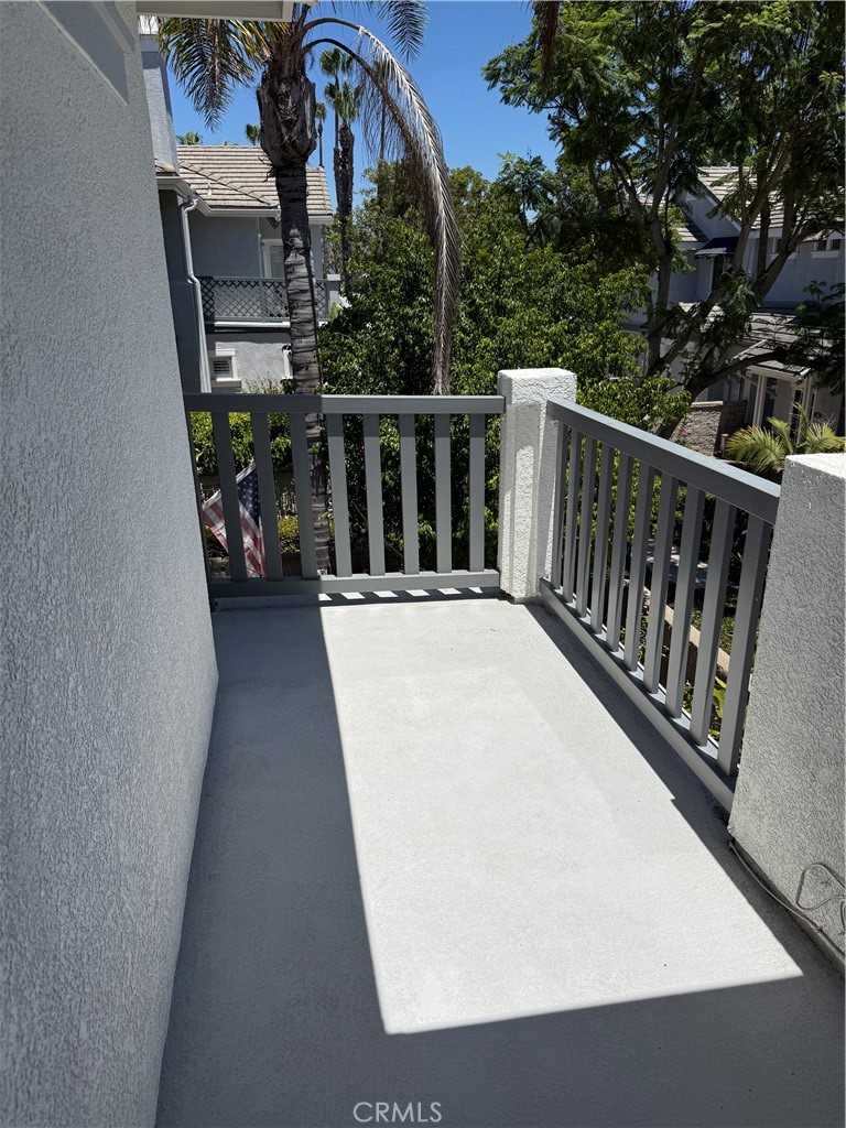 https://media.crmls.org/medias/60f8d0a0-fd3a-4c38-8782-fd5244efd1a9.jpg?preset=X-Large