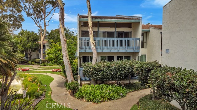 Detail Gallery Image 1 of 1 For 814 Camino Real #201,  Redondo Beach,  CA 90277 - 3 Beds | 2 Baths