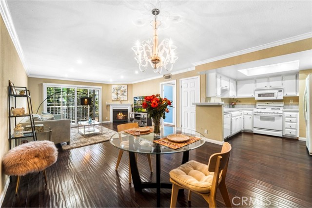 Detail Gallery Image 3 of 20 For 1535 S Bentley Ave #202,  Los Angeles,  CA 90025 - 2 Beds | 2 Baths