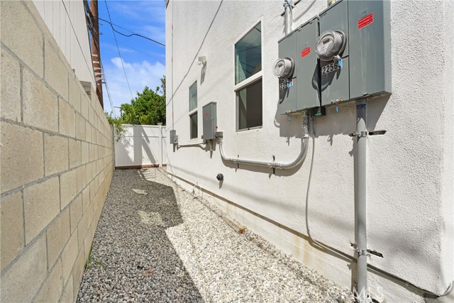 Detail Gallery Image 11 of 11 For 22567 Leadwell St, West Hills,  CA 91307 - 2 Beds | 1/1 Baths