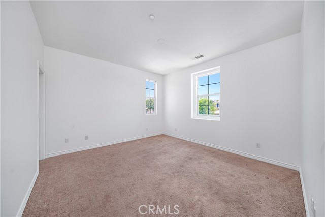 5662 Galasso Avenue, Fontana CA: https://media.crmls.org/medias/60fb3d58-98a2-47e3-8a21-423ce27e8b37.jpg