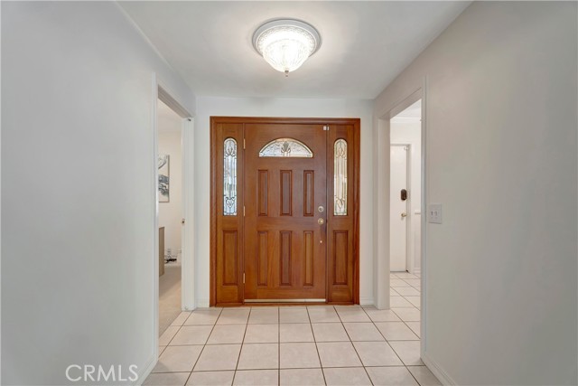 Detail Gallery Image 5 of 47 For 945 Lansing Ln, Costa Mesa,  CA 92626 - 4 Beds | 2 Baths