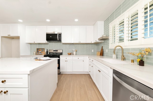 Detail Gallery Image 9 of 23 For 19844 Hemmingway St, Winnetka,  CA 91306 - 4 Beds | 2 Baths