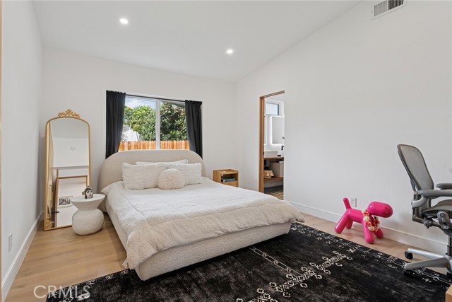 Detail Gallery Image 27 of 53 For 5700 El Canon Ave, Woodland Hills,  CA 91367 - 3 Beds | 3 Baths