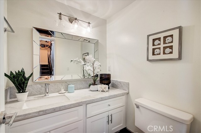 2000 Mathews Avenue, Redondo Beach, California 90278, 2 Bedrooms Bedrooms, ,1 BathroomBathrooms,Residential,Sold,Mathews,PF22058627