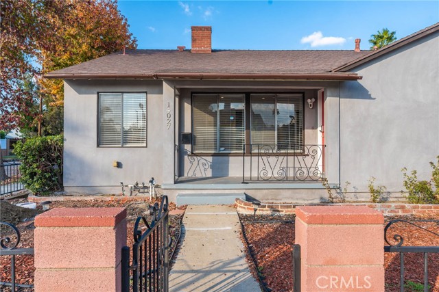 Detail Gallery Image 3 of 60 For 14027 Wyandotte St, Van Nuys,  CA 91405 - 4 Beds | 4 Baths