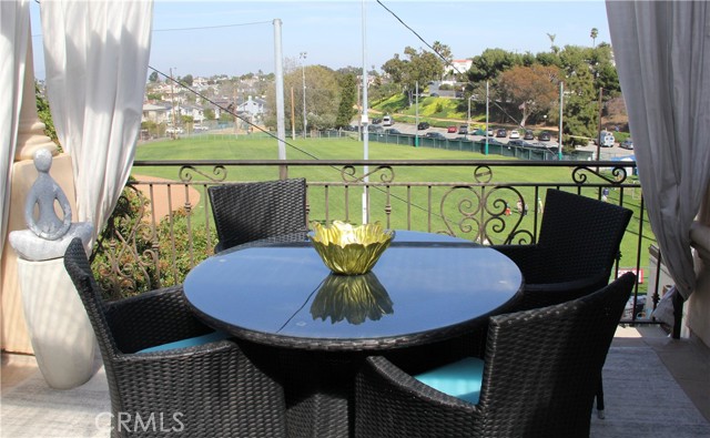 Detail Gallery Image 17 of 30 For 427 19th St, Manhattan Beach,  CA 90266 - 2 Beds | 1/1 Baths