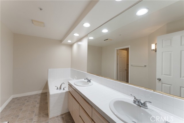 2253 Martin, Irvine CA: https://media.crmls.org/medias/60fc8178-6e06-4c66-846f-448f2adf9de1.jpg