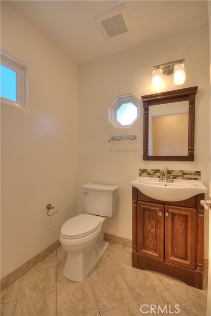 Detail Gallery Image 17 of 21 For 1367 E Windsor, Glendale,  CA 91205 - 3 Beds | 2/1 Baths