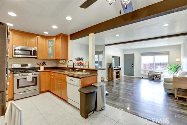 Detail Gallery Image 1 of 50 For 3723 Country Club Drive #9,  Long Beach,  CA 90807 - 3 Beds | 2 Baths